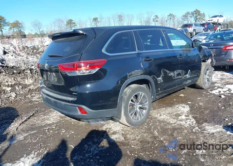 2018 Toyota Highlander Le z USA, uszkodzony, nr VIN 5TDBZRFH4JS820760